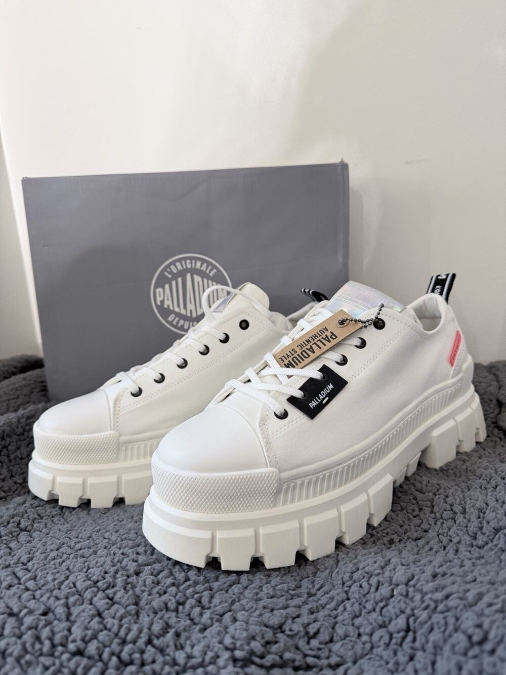 Palladium Revolt LO TX Women's Star White Platform Combat Boot 97243-116-M US 11